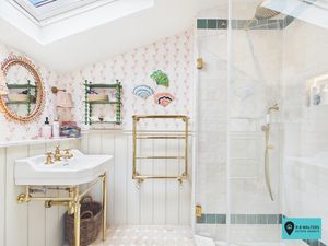 En Suite - click for photo gallery